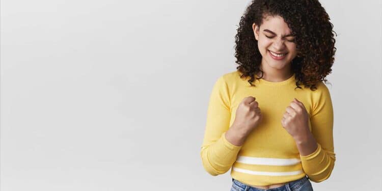 A esperança é a luz que resiste em meio à escuridão — um lembrete de que sempre é possível recomeçar.