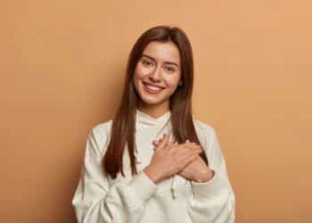 A gratidão é a oração silenciosa que transforma a alma — um lembrete diário de que sempre há motivos para agradecer.