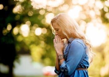 A ciência confirma o que a fé já ensinava: a oração ajuda a reduzir o estresse e a restaurar o equilíbrio emocional.