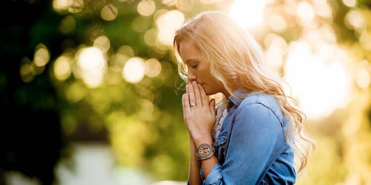 A ciência confirma o que a fé já ensinava: a oração ajuda a reduzir o estresse e a restaurar o equilíbrio emocional.